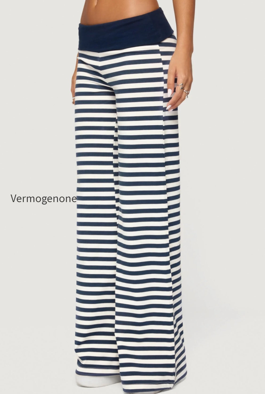 s25586_navy-and-white